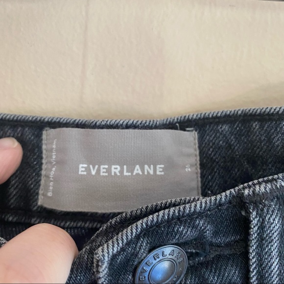 Everlane Relaxed Short Washed Black 100% Cotton Raw Hem Rigid Denim Jean Shorts - Picture 5 of 8